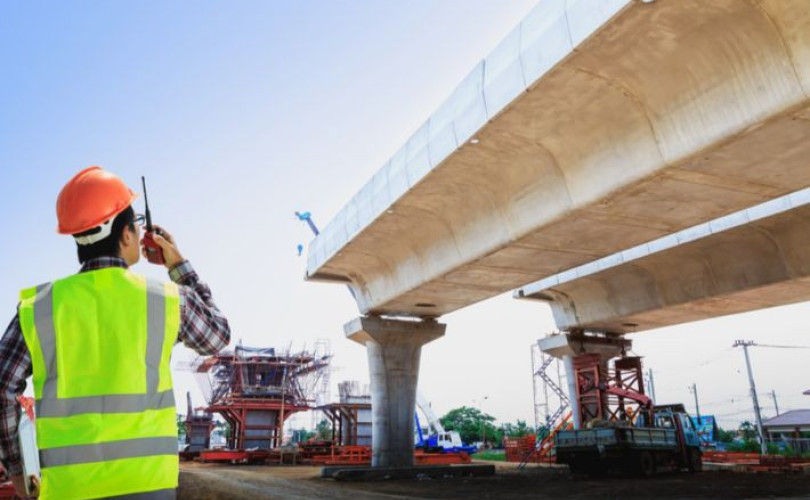 الإشراف على أعمال إنشاء هياكل الطرق والجسور